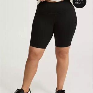 NWT 2X Torrid active high rise biker short black